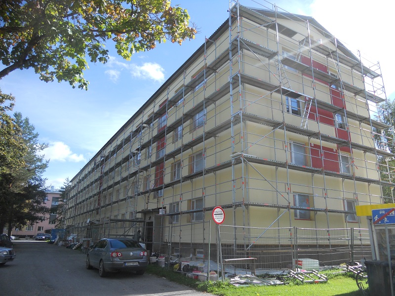 Facade renovation in progress with scaffolding at Mahlamäe tn 3