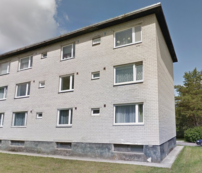 Facade before renovation, side view