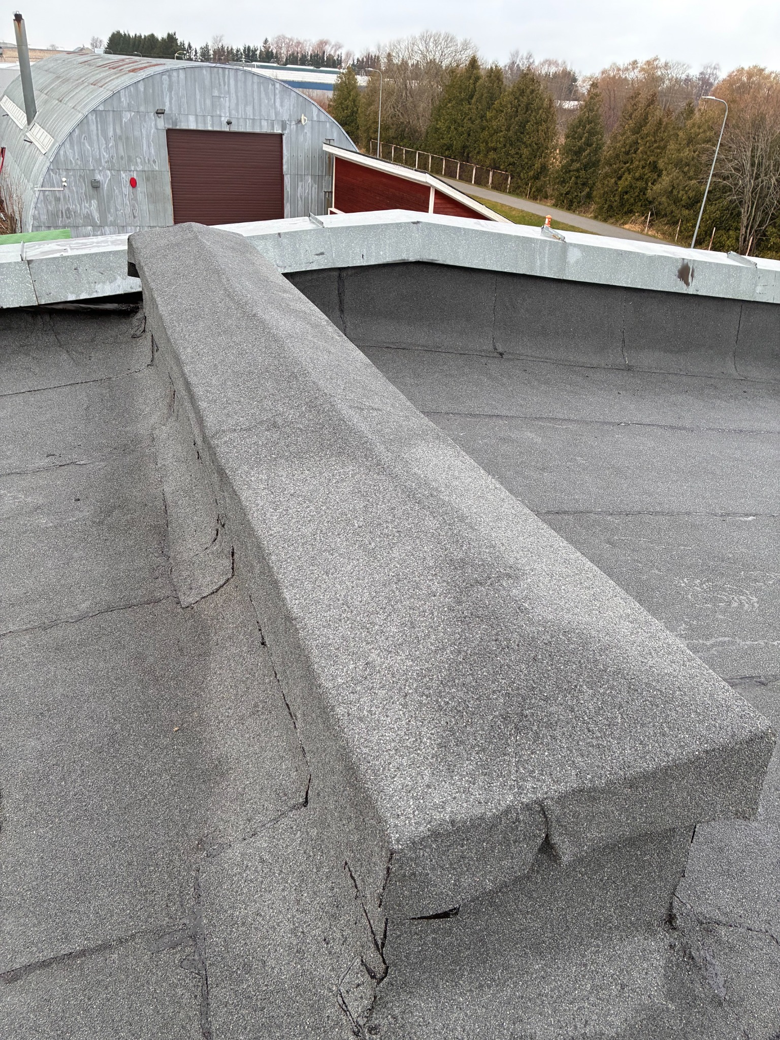 After renovation: wide overview of completed roof