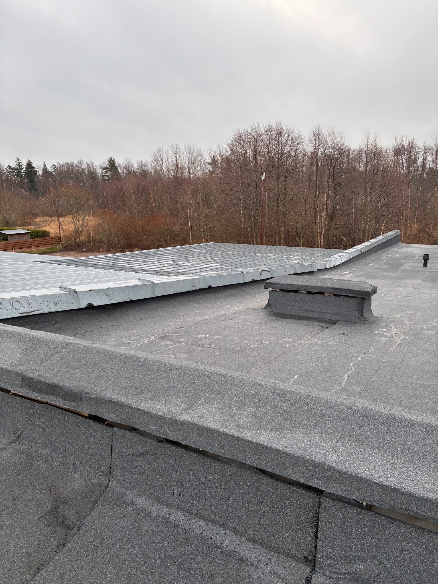 After renovation: waterproofed steel beam junction